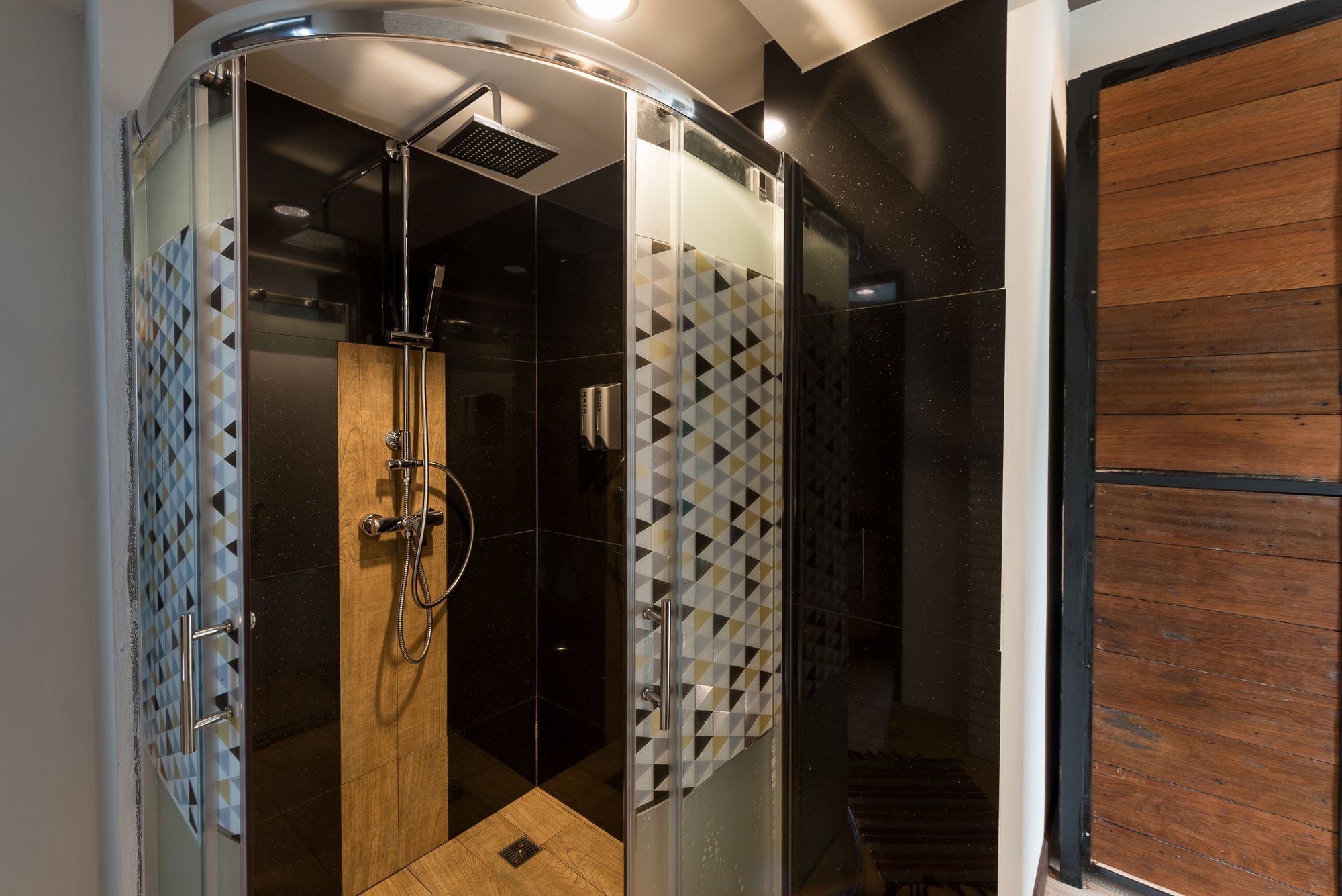 מלון צ'יאנג מאי 33 Poshtel (Adults Only) מראה חיצוני תמונה